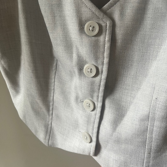 Hollister Light Gray Sleeveless Button-Up Vest - Picture 5 of 6